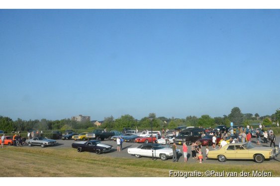 Night Cruise Heerhugowaard: Gelijkgestemden treffen elkaar bij car-meeting Strand van Luna