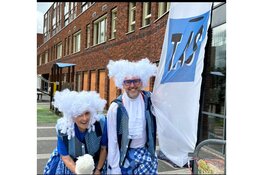 Groot feest op vrijdag 14 augustus aan het van Eedenplein 3 want de Mascottes Tassie en Ties vieren hun 'verjaardag'!
