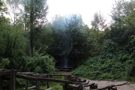 Brandweer rukt uit voor buitenbrand in Waarderhout