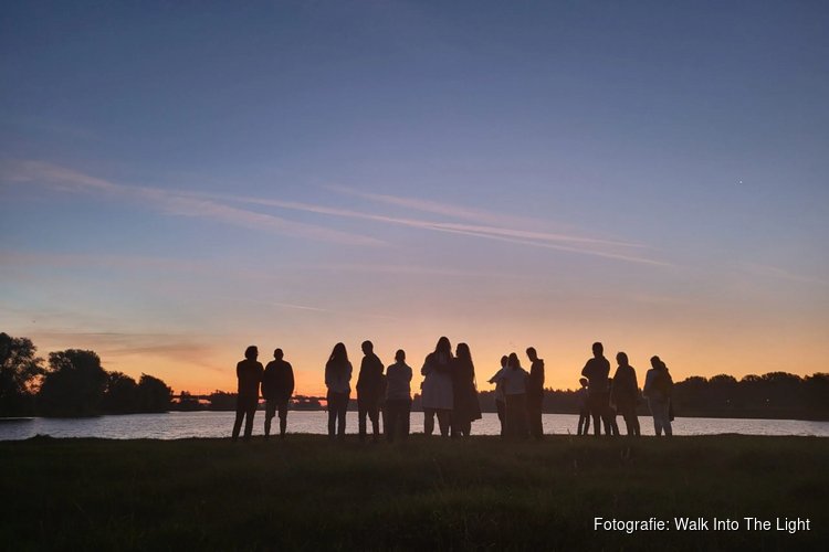 Walk Into the Light: Vroege ochtendwandeling vanuit Geestmeranbacht met aandacht voor suïcidepreventie