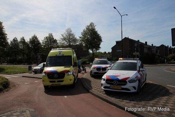 Oudere vrouw gewond bij ongeval tussen auto en driewieler