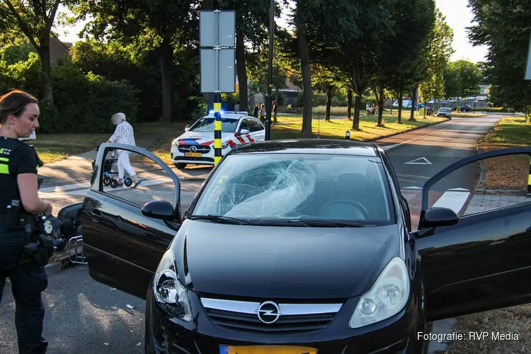 Scooterrijder gewond na aanrijding met personenauto in Heerhugowaard