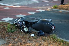 Scooterrijder gewond na aanrijding met personenauto in Heerhugowaard