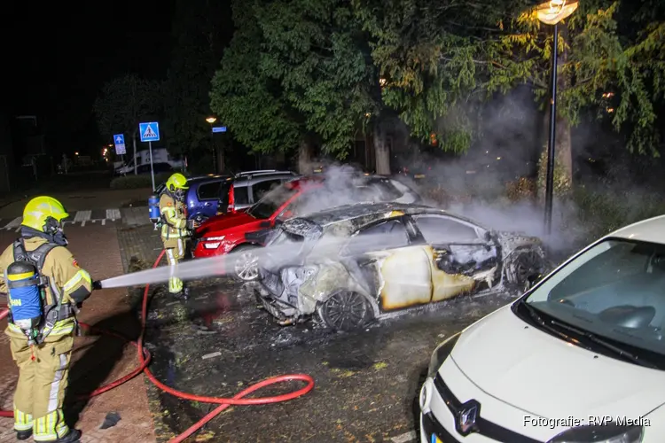 Twee auto's door brand verwoest in Heerhugowaard