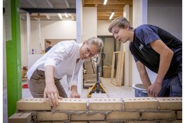 Minister van Volkshuisvesting bezoekt bouwopleidingen in Heerhugowaard