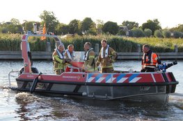 Brandweer haalt verkleumd schaap van eiland in Oosterdel