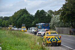 Vertraging na ongeval op N242 tussen bestelbus en personenauto