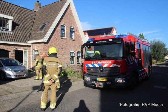 Woning in Heerhugowaard ontruimd na vreemde lucht, brandweer doet onderzoek