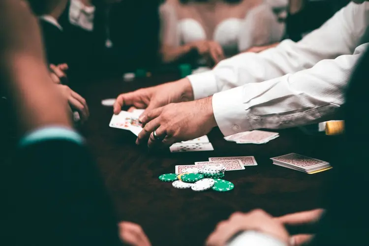 De gokindustrie consolideert: waarom worden casino- en bettingbedrijven steeds groter?