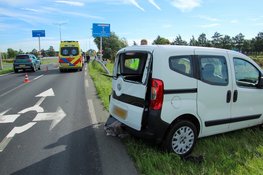 Auto belandt in berm langs N508 bij Heerhugowaard