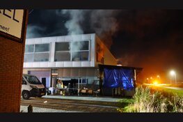 Grote brand uitgebroken in bedrijfspand Oudkarspel