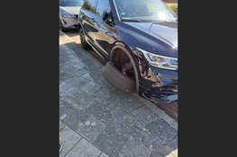 Drie auto's betrokken bij botsing op Erasmuslaan in Heerhugowaard