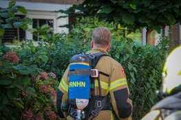 Bewoonster blust brandend bankstel in woning aan Stationsweg in Heerhugowaard