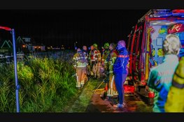 Auto zinkt in ringvaart bij Ursem: grootschalige zoekactie naar mogelijke bestuurder
