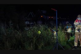 Auto zinkt in ringvaart bij Ursem: grootschalige zoekactie naar mogelijke bestuurder