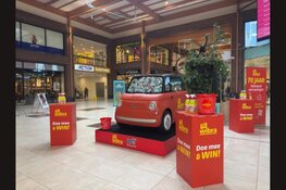 Wibra-rode FIAT Topolino vol Dasty komt naar winkelcentrum Middenwaard