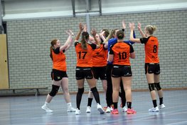 Handbalsters KSV niet te stuiten, vijfde zege op rij