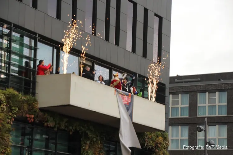Sinterklaasintocht en Nederlands record schoen zetten op het Stadsplein
