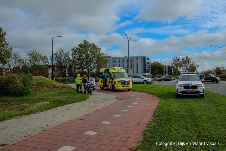 Fietster gewond bij aanrijding met bestelbusje op rotonde in Heerhugowaard