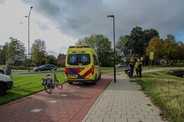 Fietster gewond bij aanrijding met bestelbusje op rotonde in Heerhugowaard