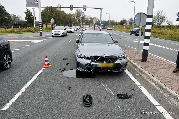 Automobilist botst achterop motorrijder op N242 bij Heerhugowaard