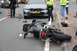 Automobilist botst achterop motorrijder op N242 bij Heerhugowaard